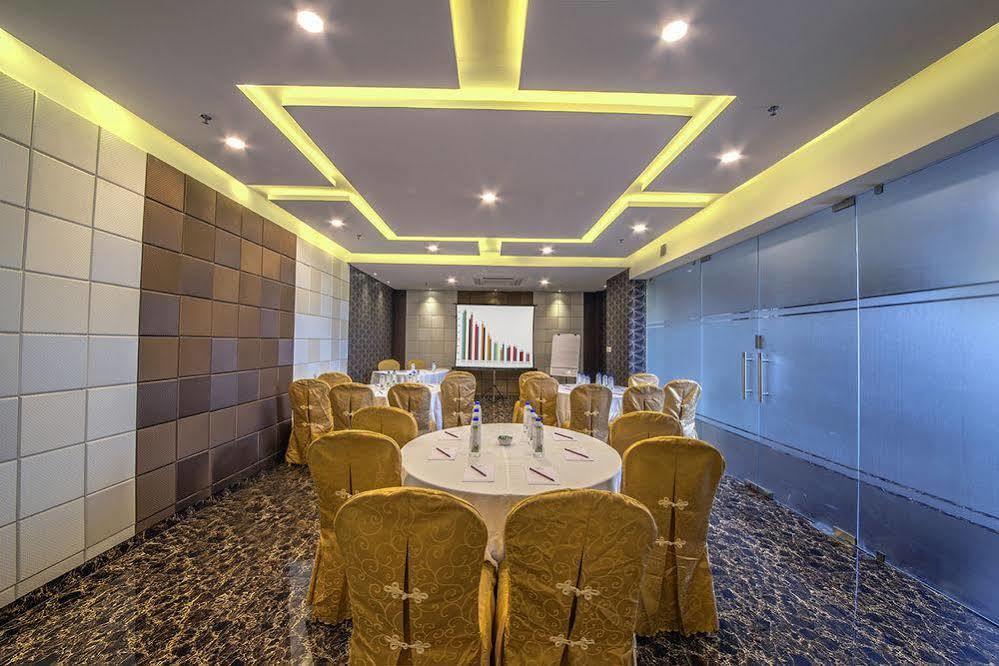 Hotel The Fern Residency Calcutta Extérieur photo